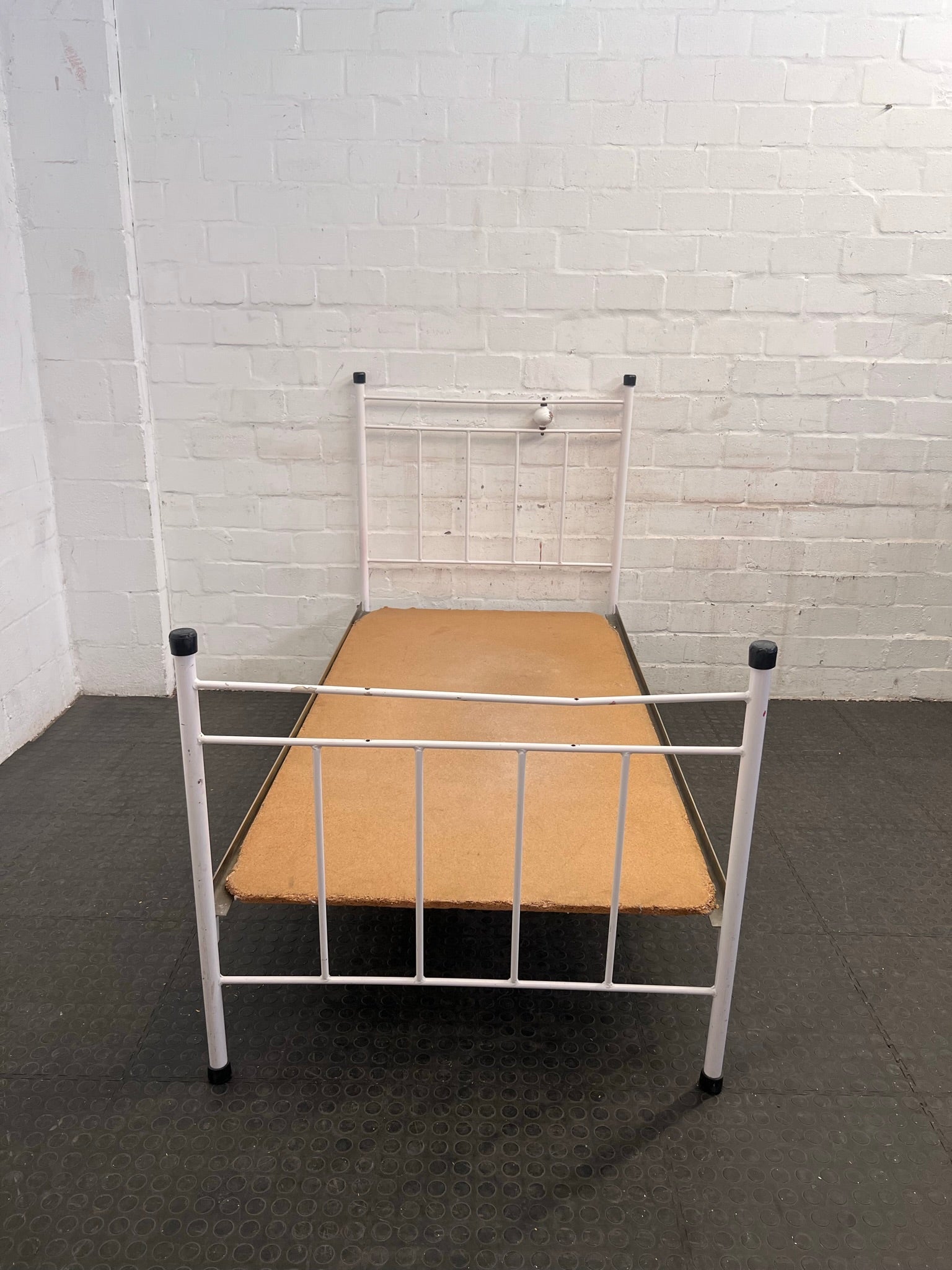 White Metal Single Bed Frame - REDUCED