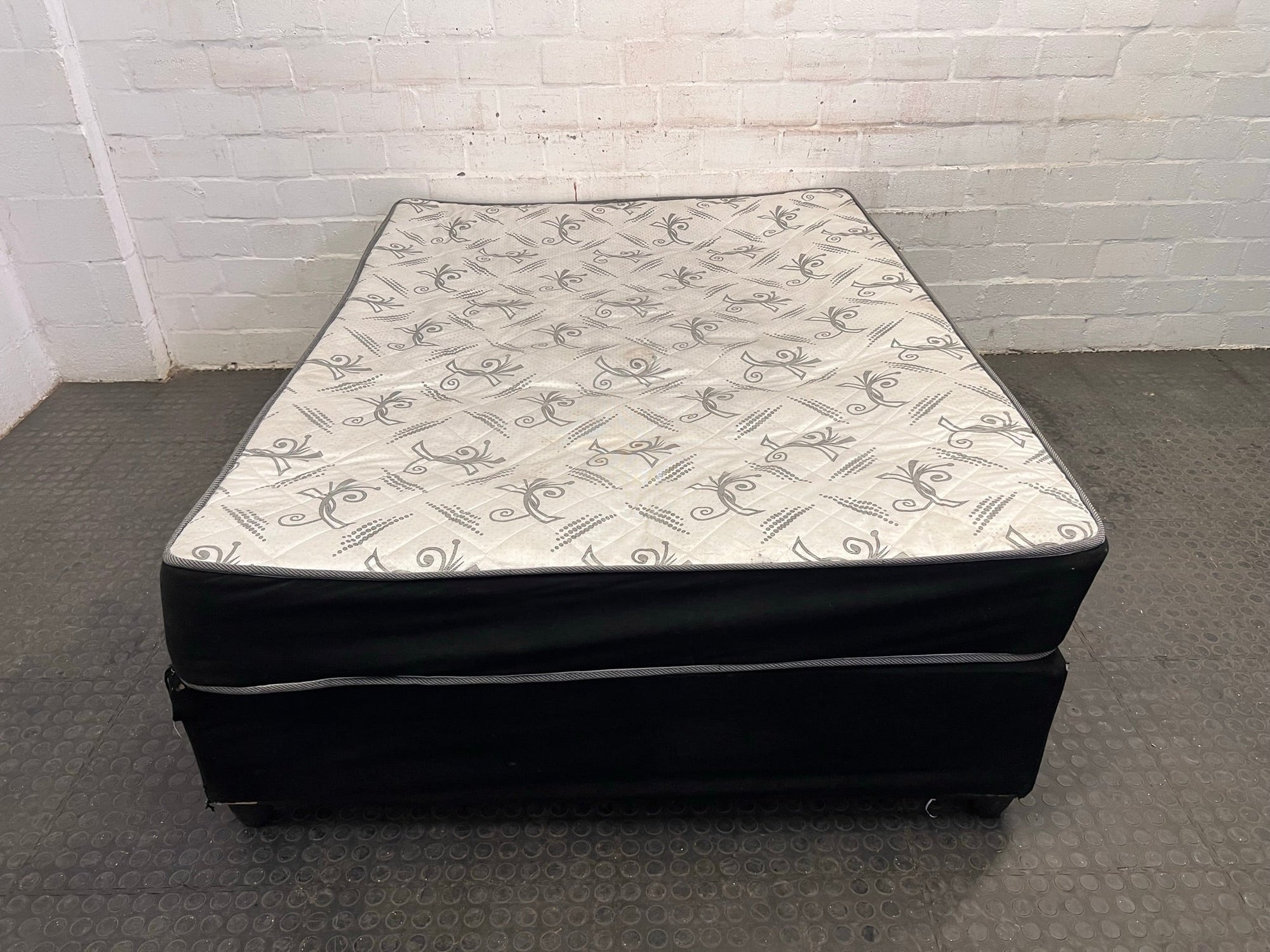 Grey and White Patterned Double Bed (Tear on Base) - REDUCED