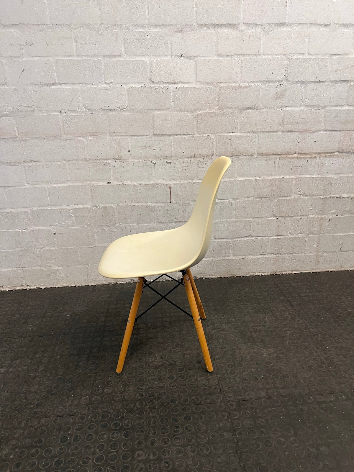 White Wooden leg Dining Chairs - PRICE DROP