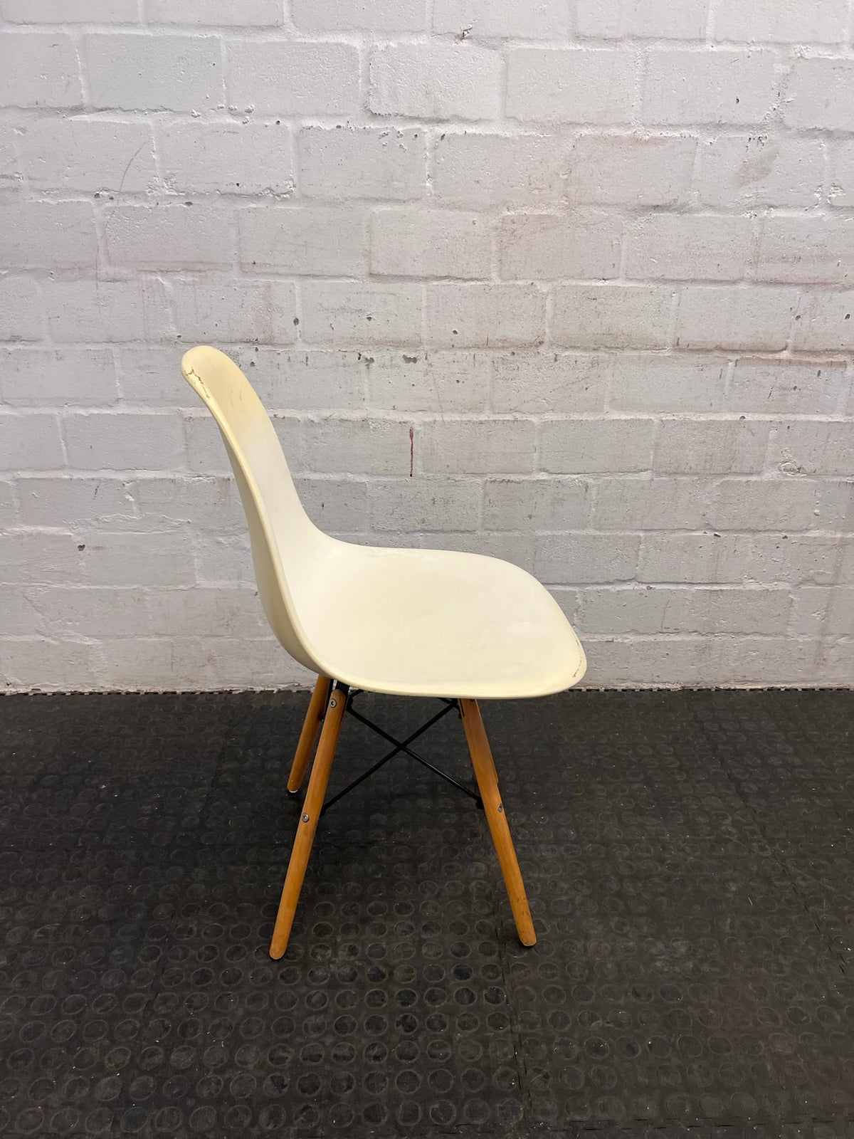 White Wooden leg Dining Chairs - PRICE DROP