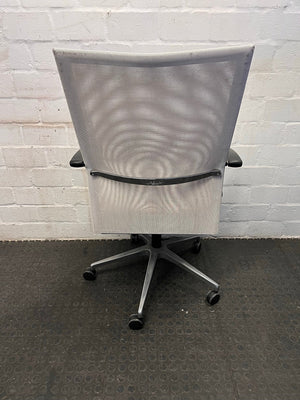 White Mesh Office Chair (Some Damage to Seat)