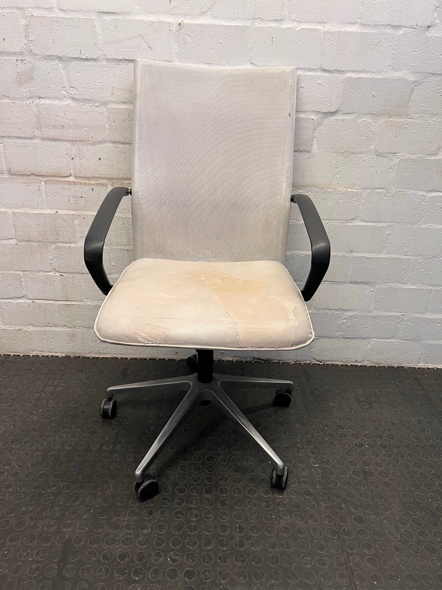 White Mesh Office Chair (Some Damage to Seat)