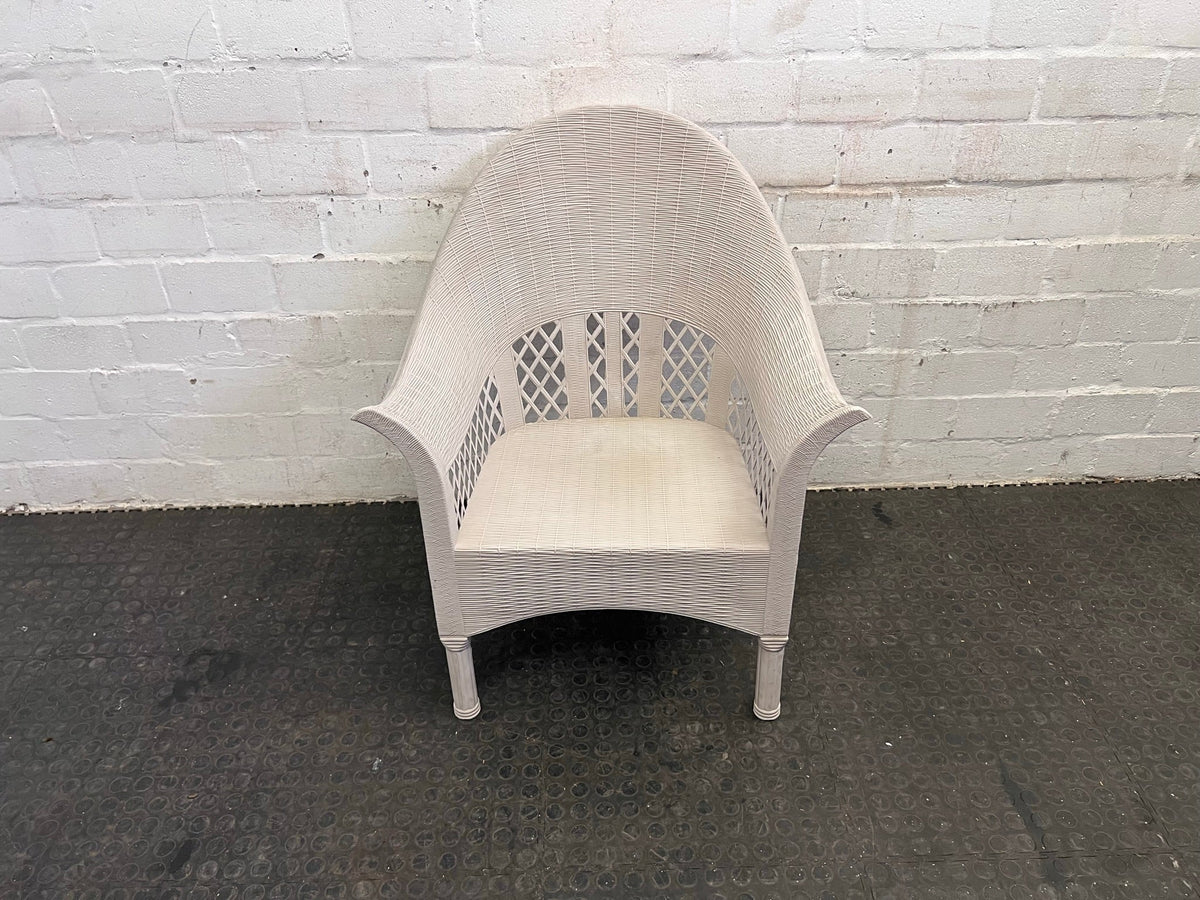 White Wicker Outdoor Chair (Missing Leg)