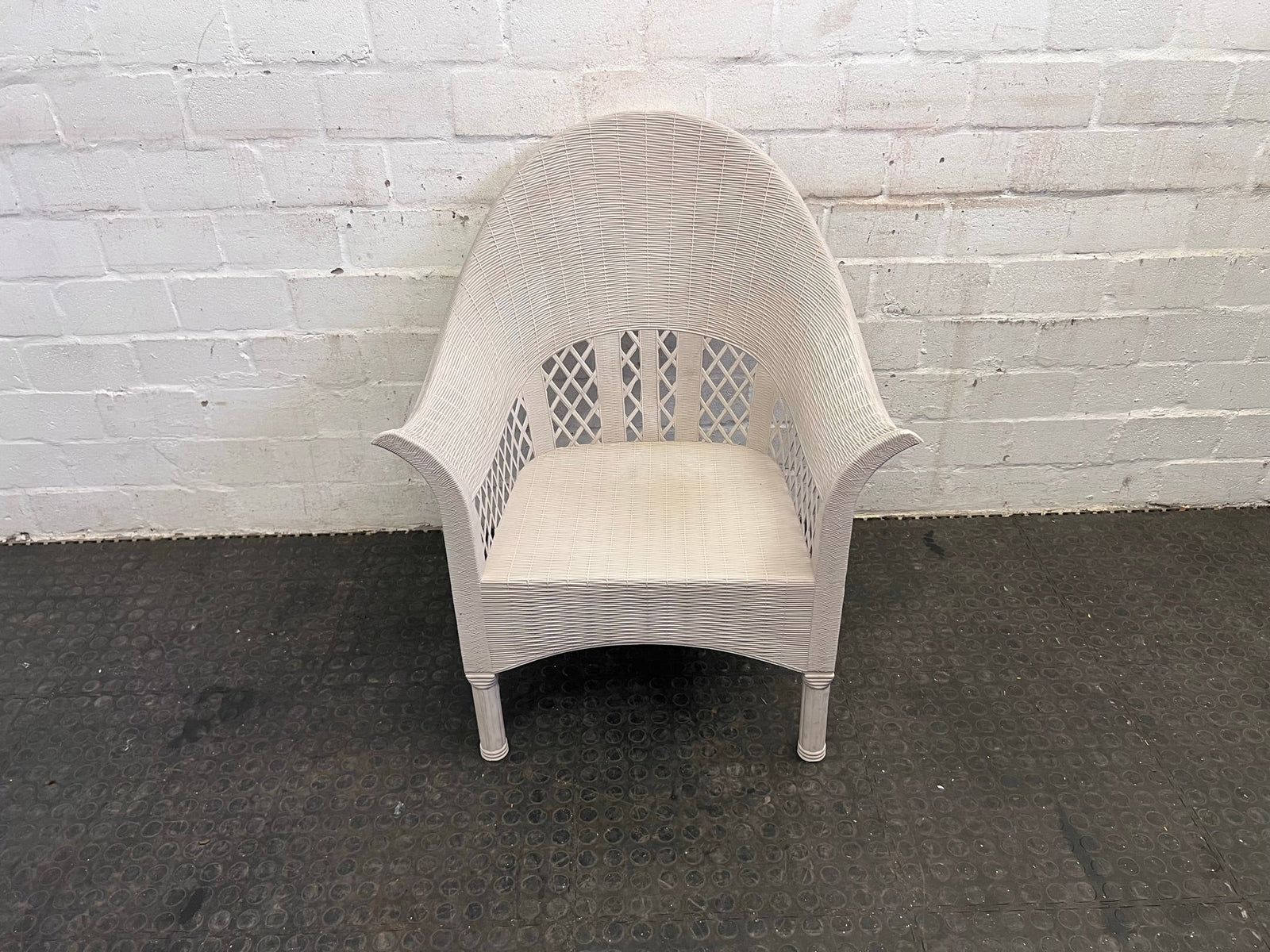 White Wicker Outdoor Chair (Missing Leg)