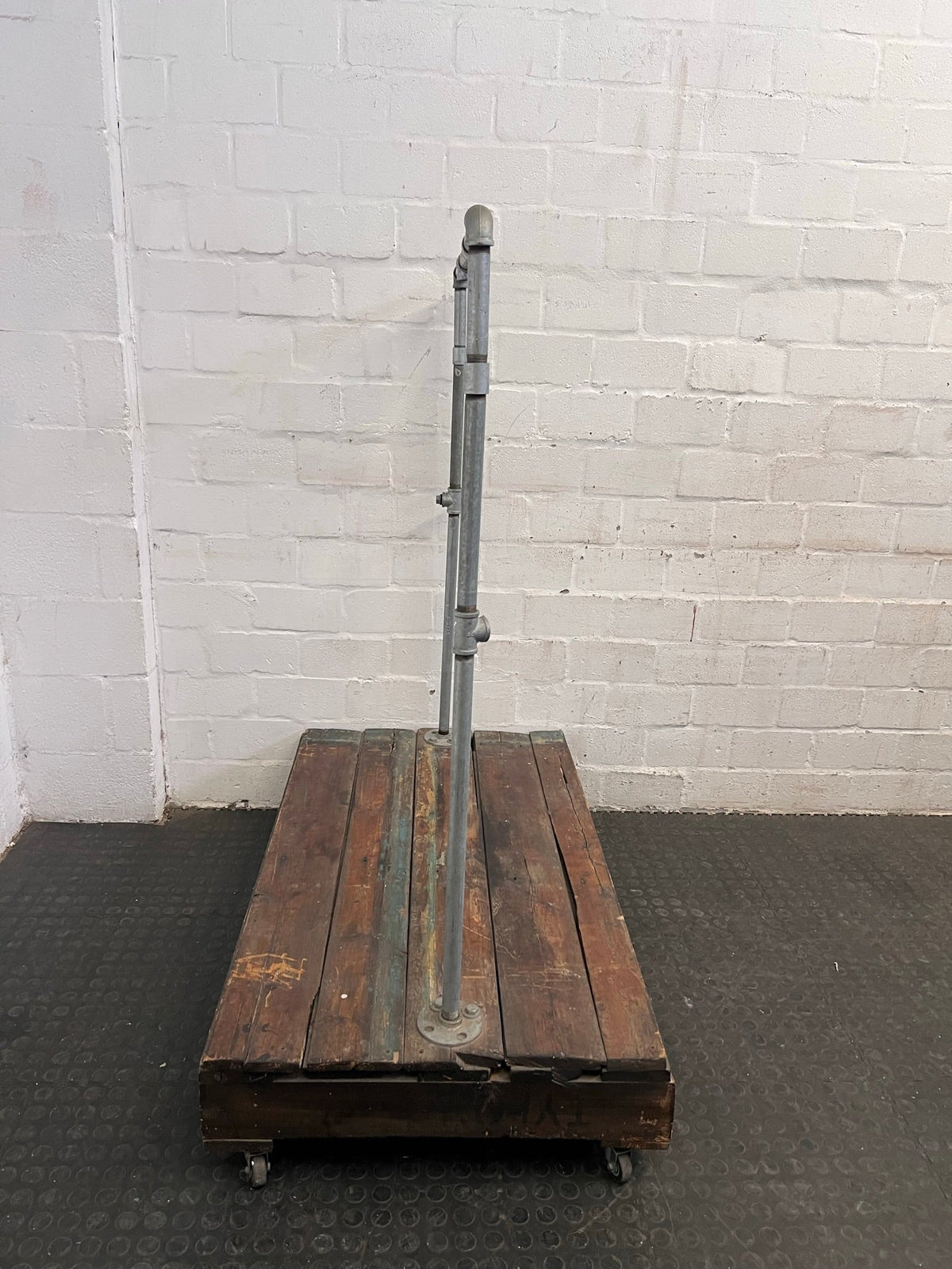 DIY Clothes Rail on Wheels