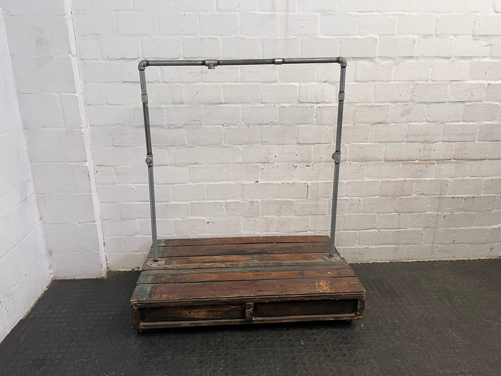 DIY Clothes Rail on Wheels