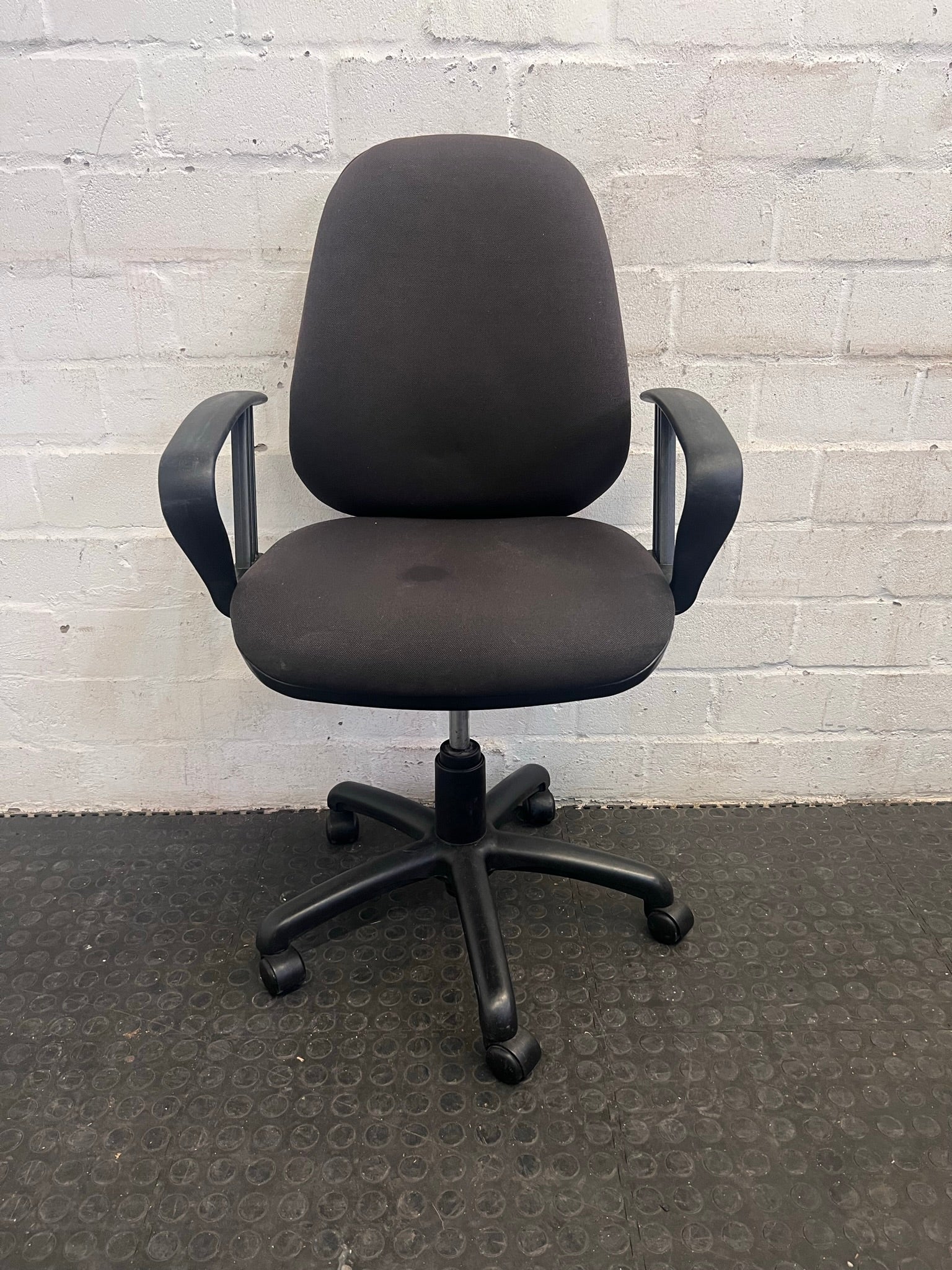 Mid Back Office Chair On Wheels (With Arms)