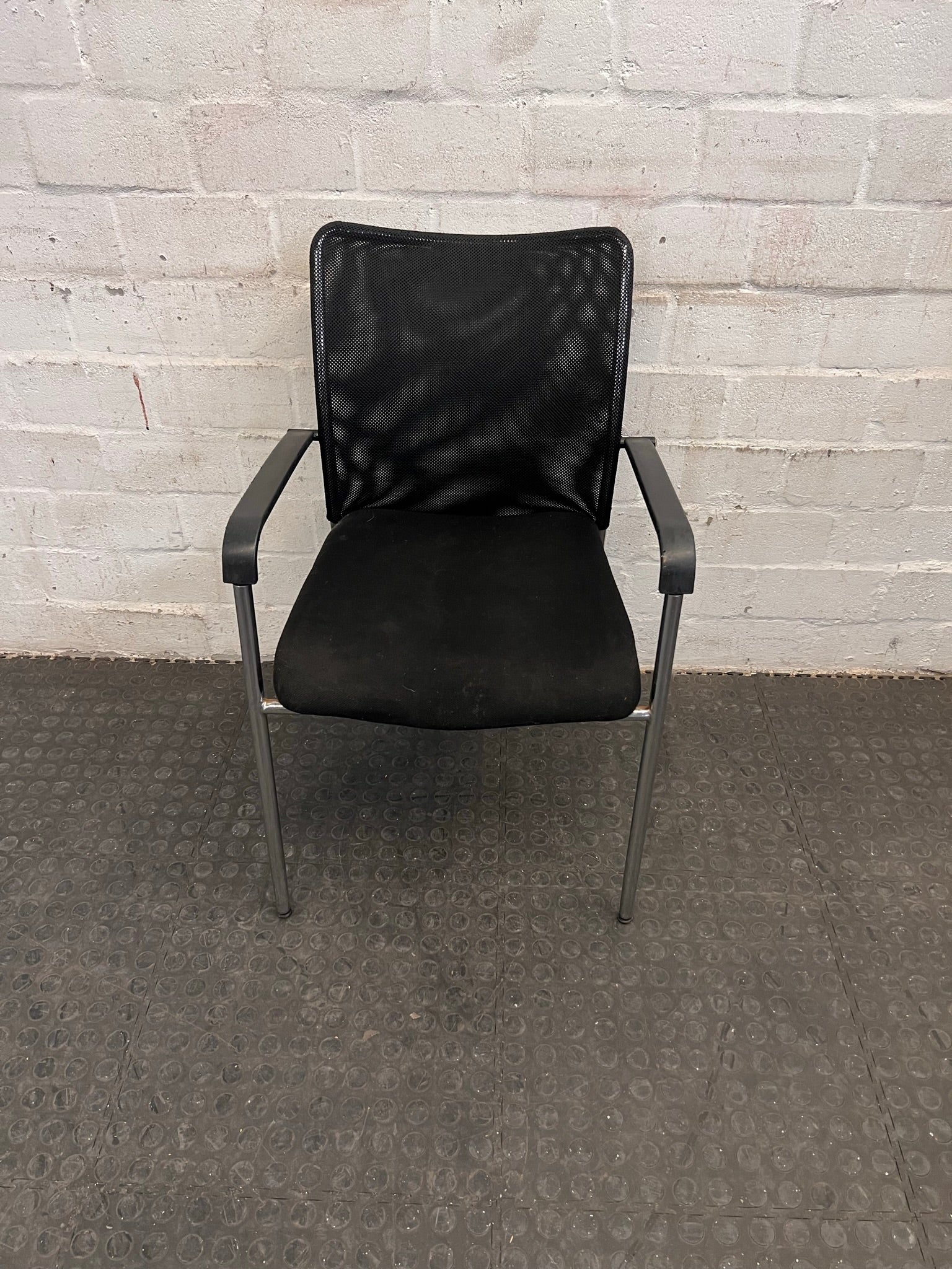 Black Mesh Back Visitors Chair - PRICE DROP - 2ndhandwarehouse.com