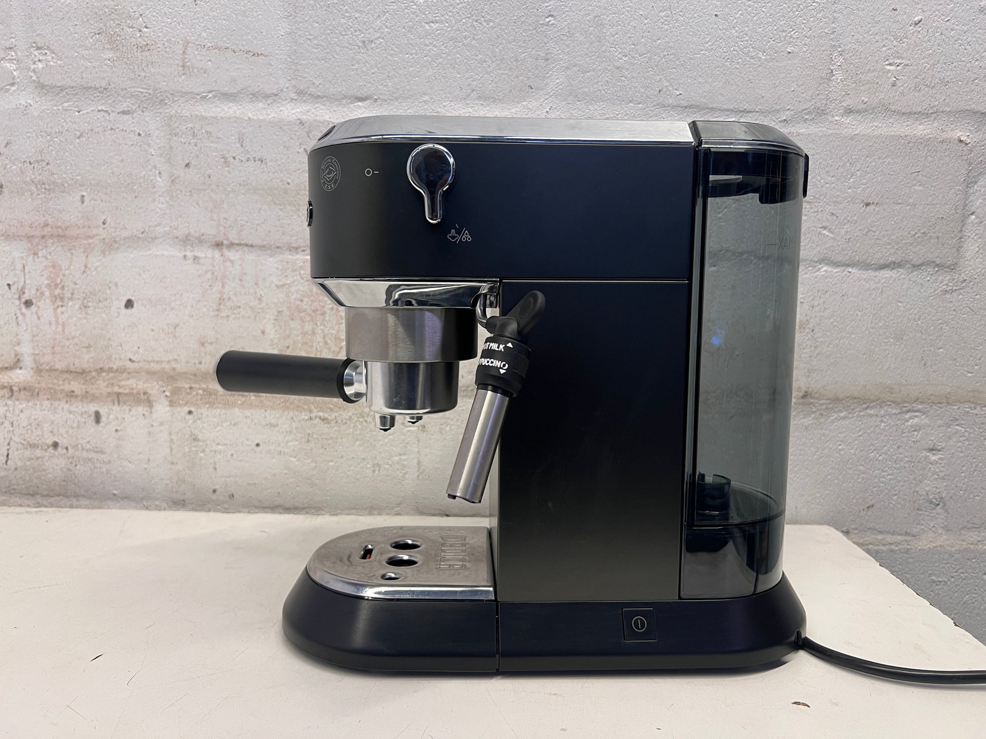 Delonghi Coffee Machine (Slight Water Drip)