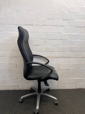 Black Highback Office Chair on Wheels (Peeling Pleather)