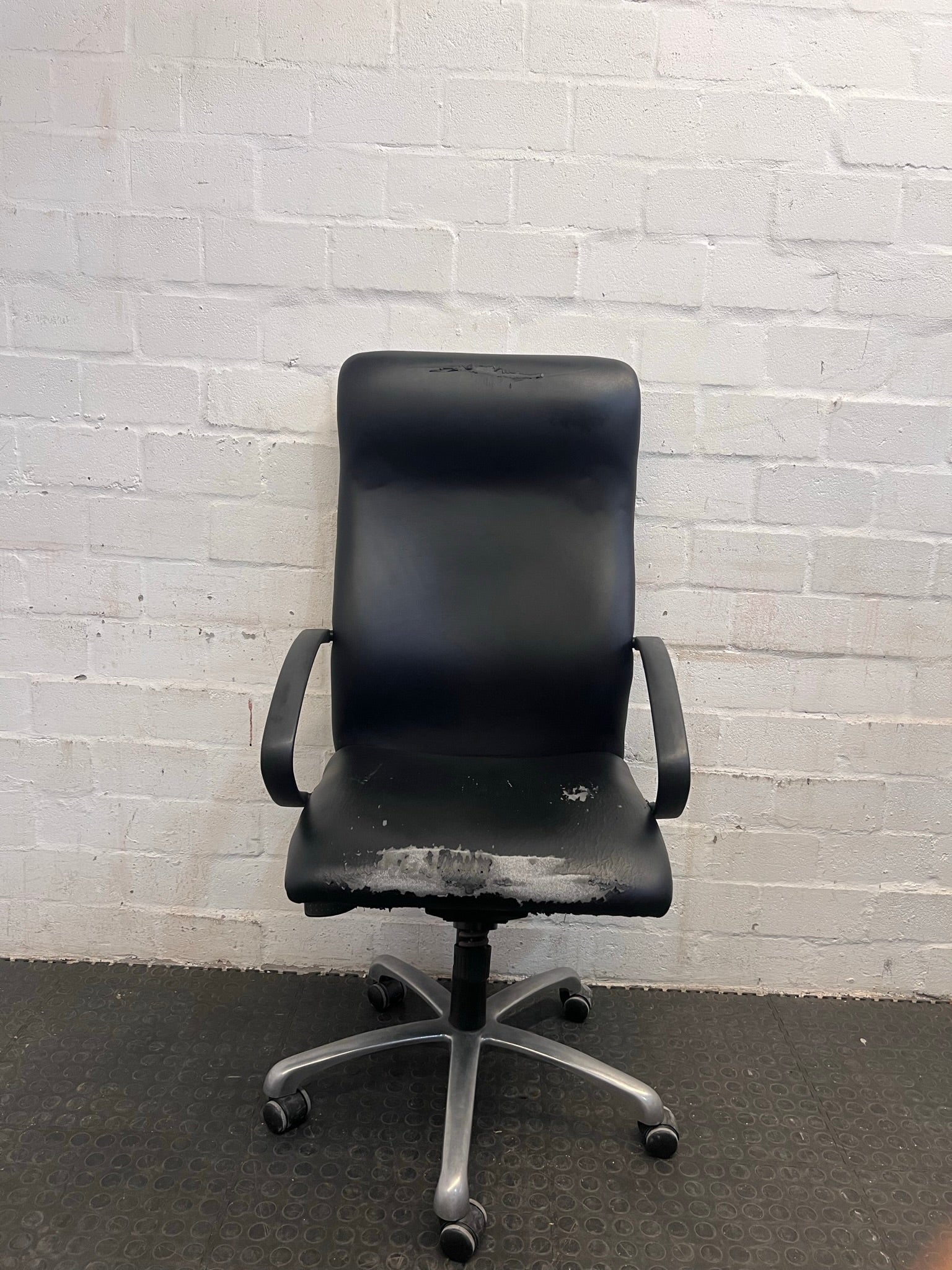 Black Highback Office Chair on Wheels (Peeling Pleather)
