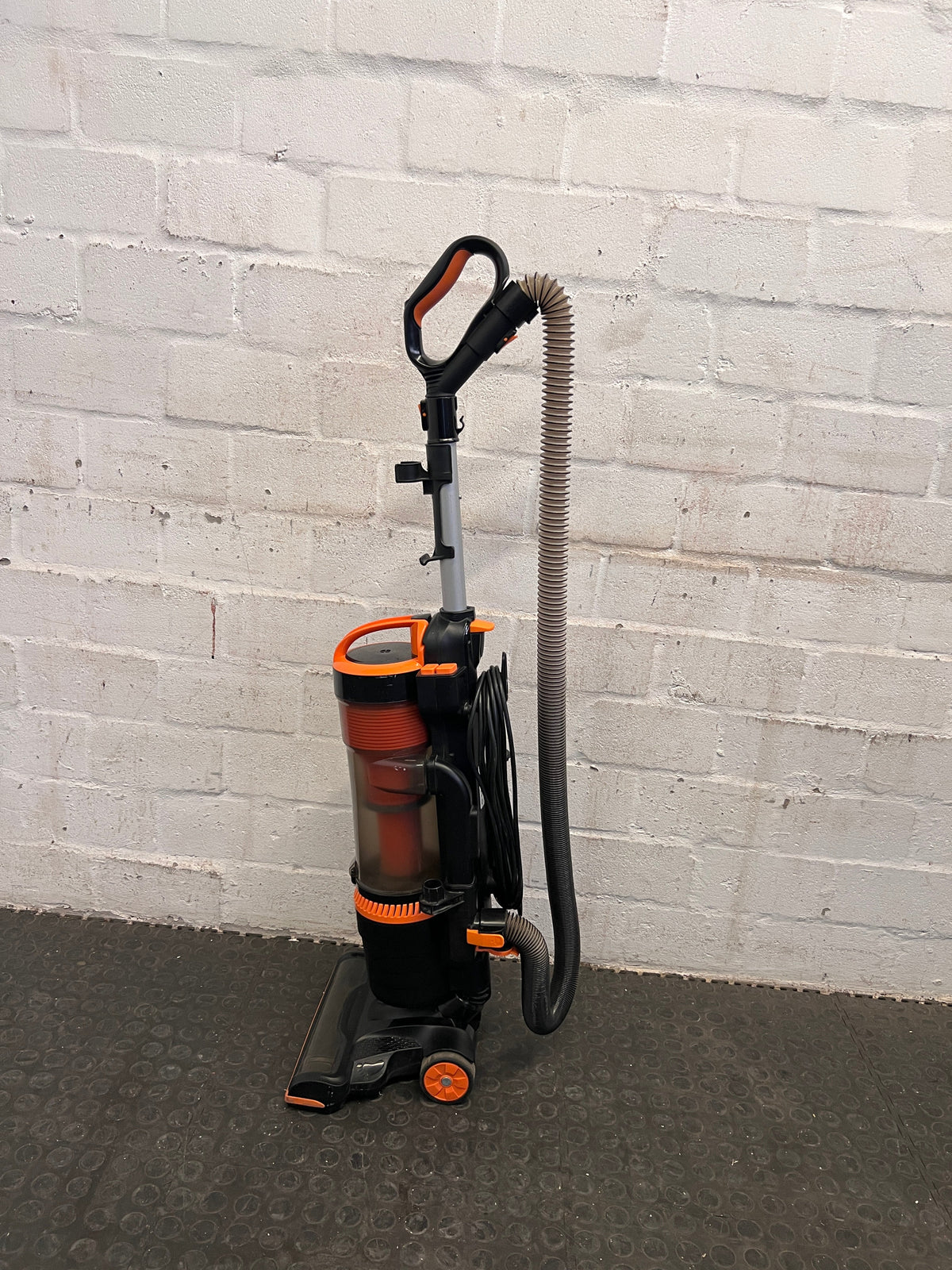 Bennett Read Upright Vacuum Cleaner | 2ndhandwarehouse.com