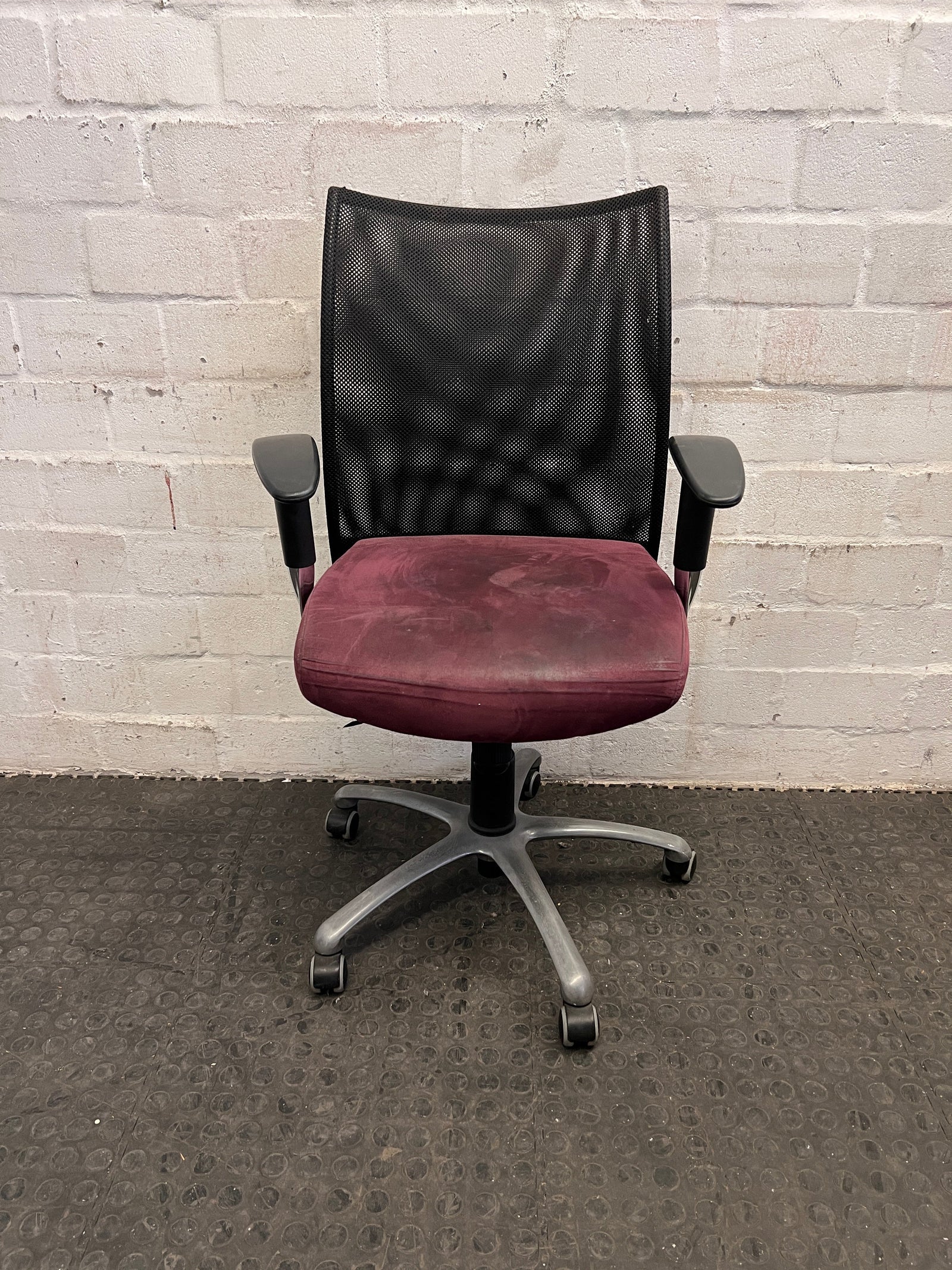 Black and Maroon Office Armchair on Wheels (Stained Seat)