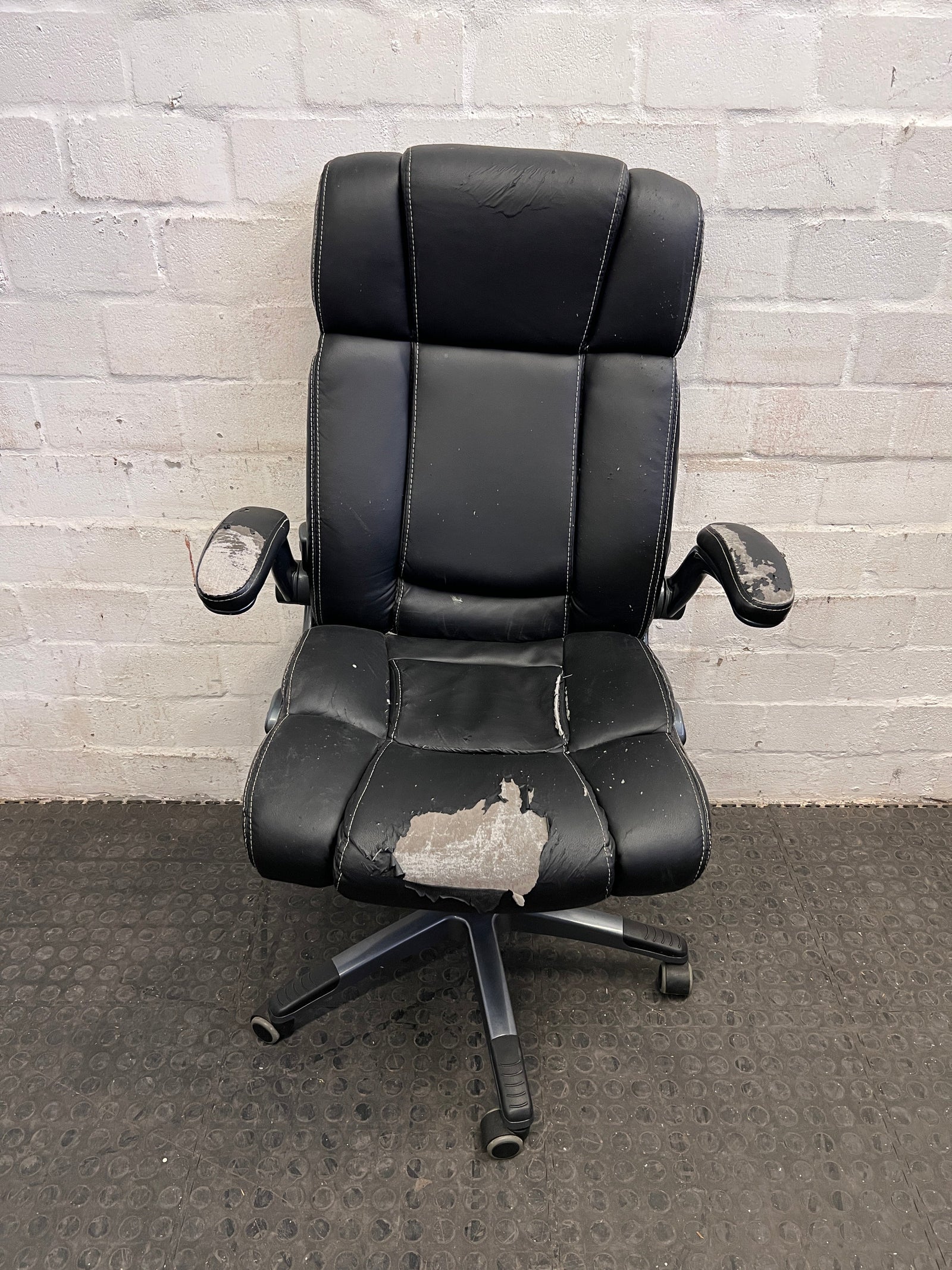 Black Padded Office Armchair on Wheels (Peeling Pleather)