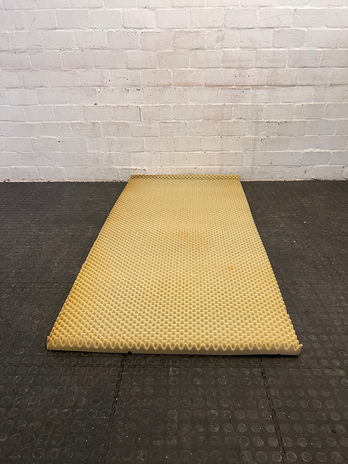 Single Convoluted Egg Box Single Mattress Topper (Stained) - 2ndhandwarehouse.com