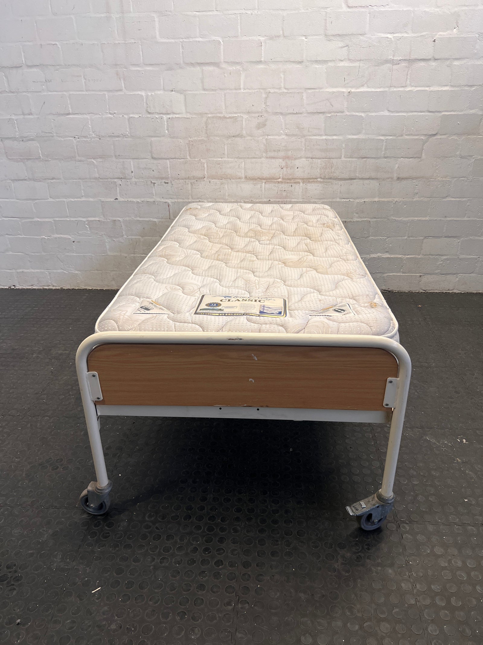 3/4  Bed with Cloud 9 Mattress on Wheels (Spring Loose Mattress) - REDUCED