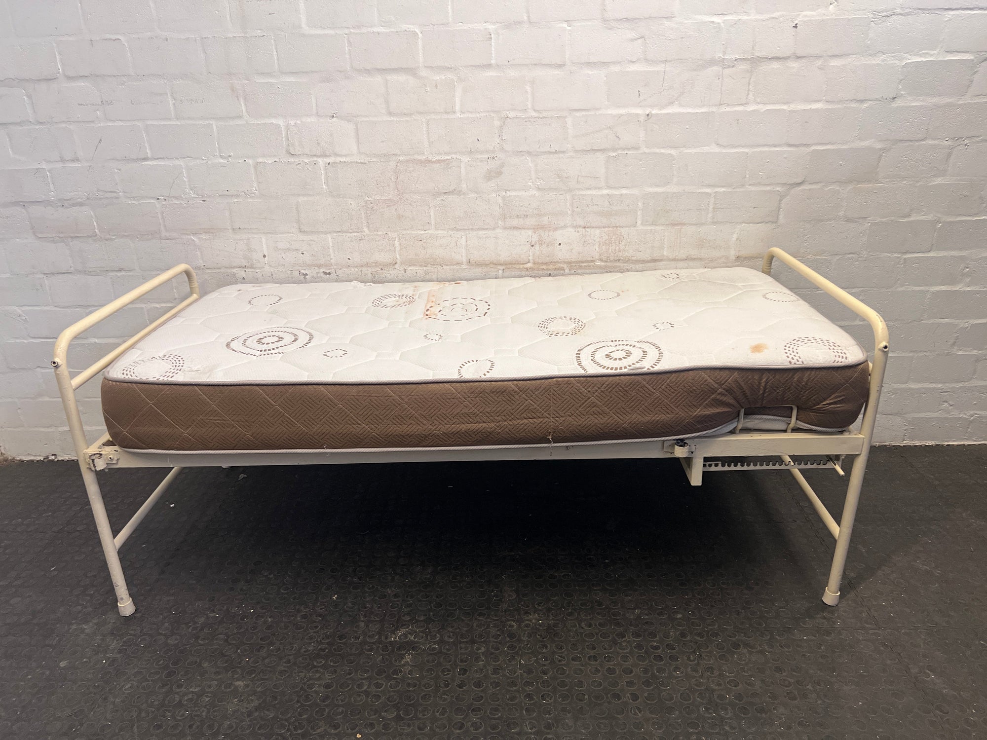 Hospital 3/4  Bed with White & Brown Lifestyle Orthopeadic Mattress