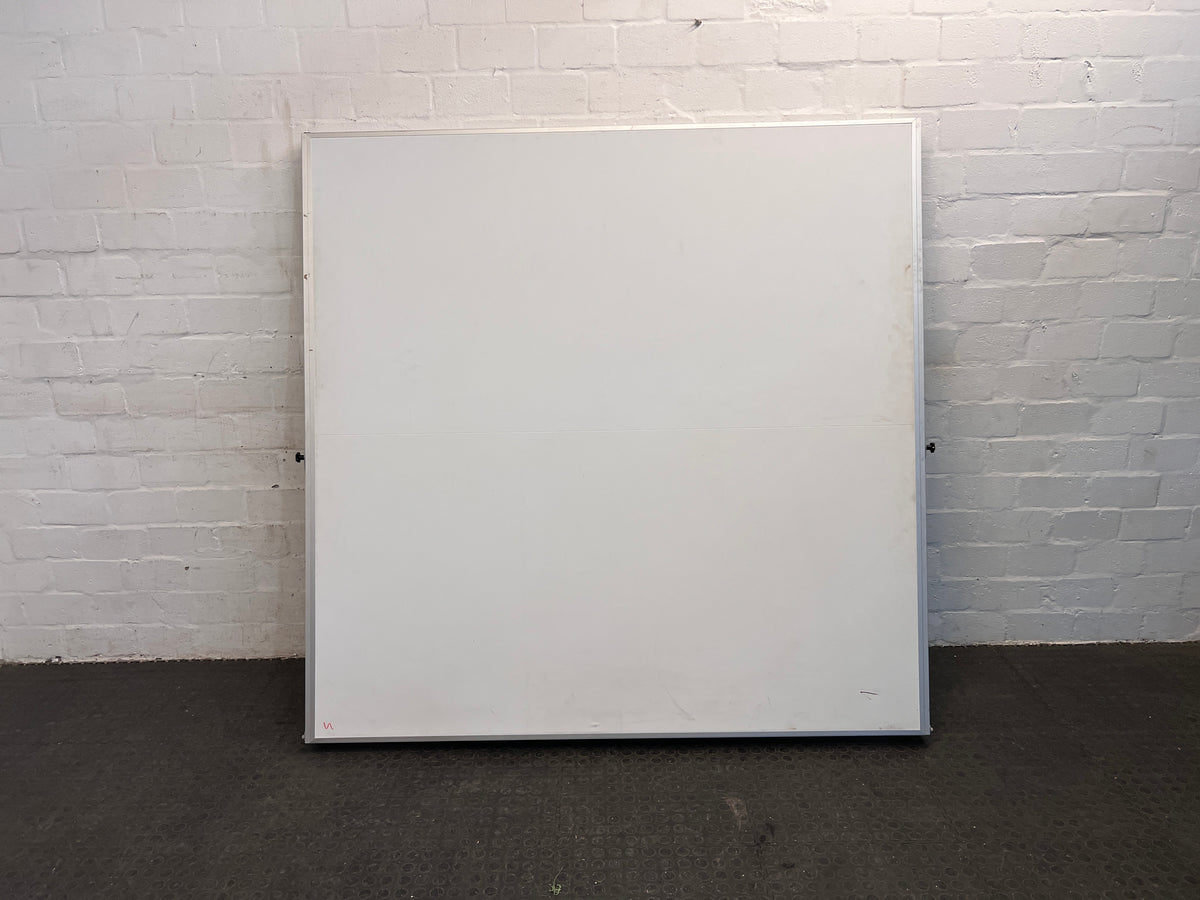 Projector Screen with Angle Brackets 180 x 180cm