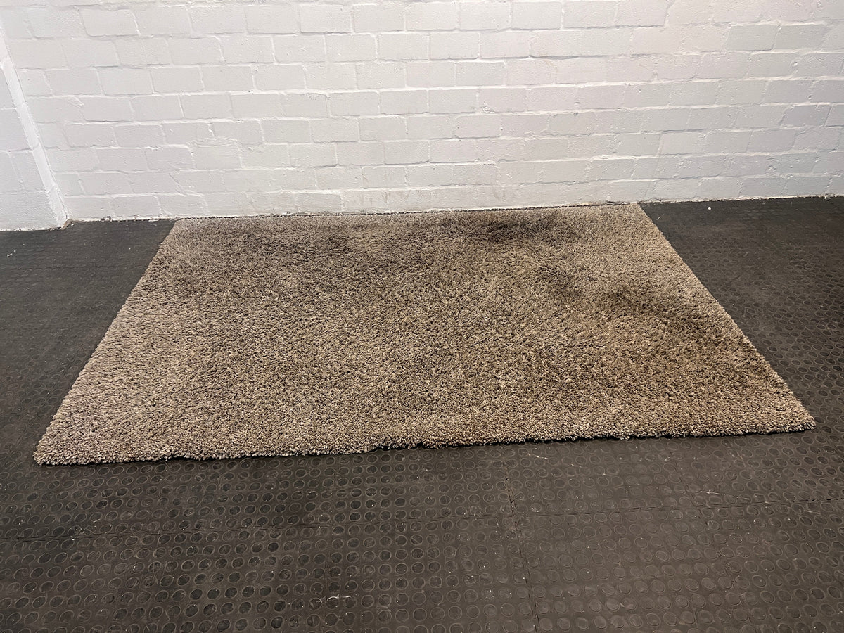 Shaggy Deluxe Beige Carpet (164cm x 234cm / Marks Underneath) - PRICE DROP