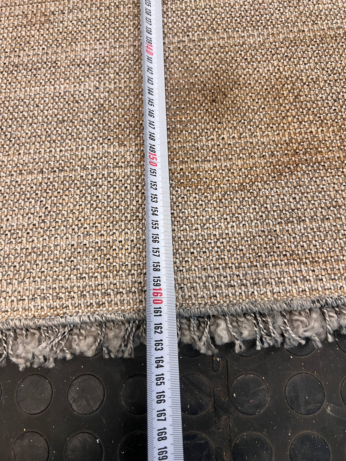 Shaggy Deluxe Beige Carpet (164cm x 234cm / Marks Underneath) - PRICE DROP