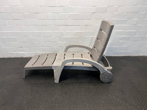 Outdoor Lounger (Plastic)