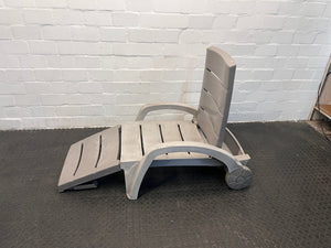 Outdoor Lounger (Plastic)