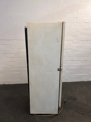 Indesit Fridge Fridge Freezer ( Worn/Broken Base)