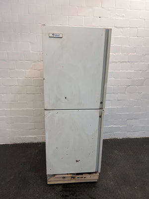 Indesit Fridge Fridge Freezer ( Worn/Broken Base)