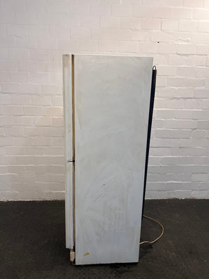 Indesit Fridge Fridge Freezer ( Worn/Broken Base)