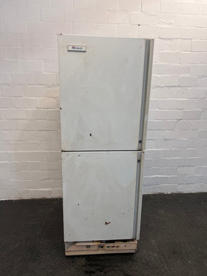 Indesit Fridge Fridge Freezer ( Worn/Broken Base)