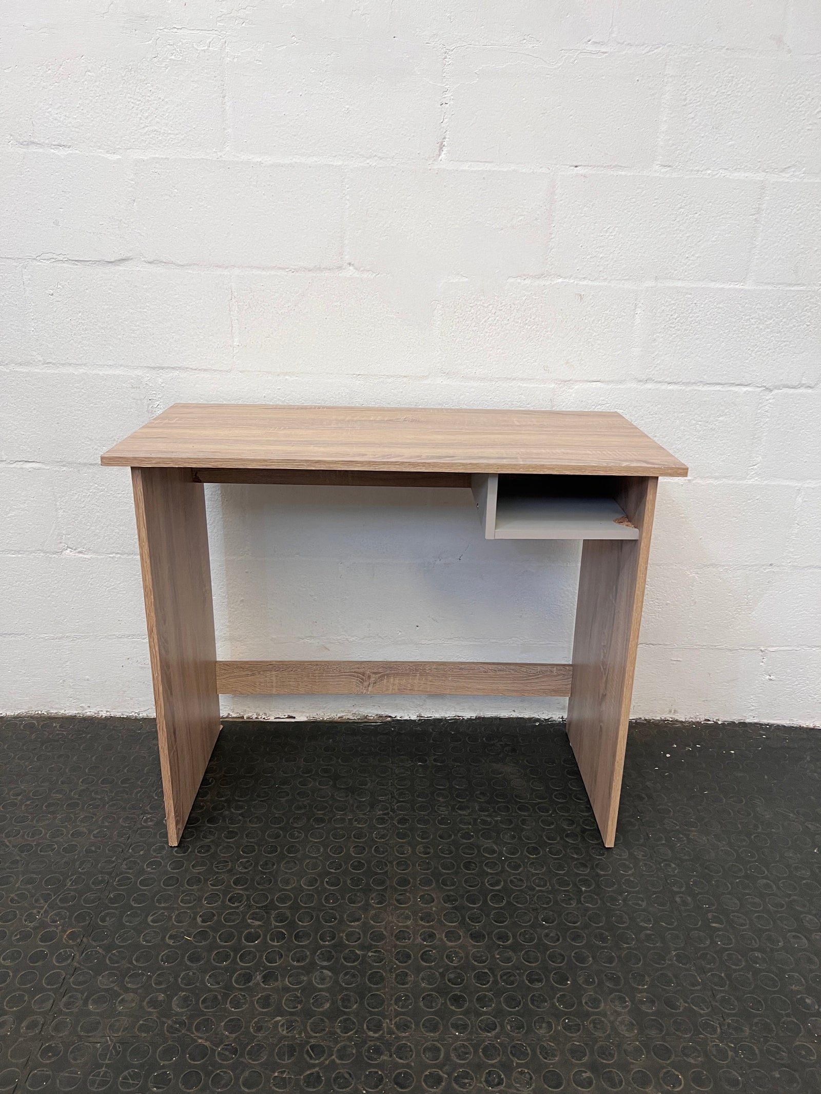 Light Wood Print Simple Office Desk with Grey Pigeon Hole (Chipped)