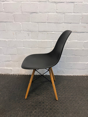 Black Fanbin Chair with Wooden Legs