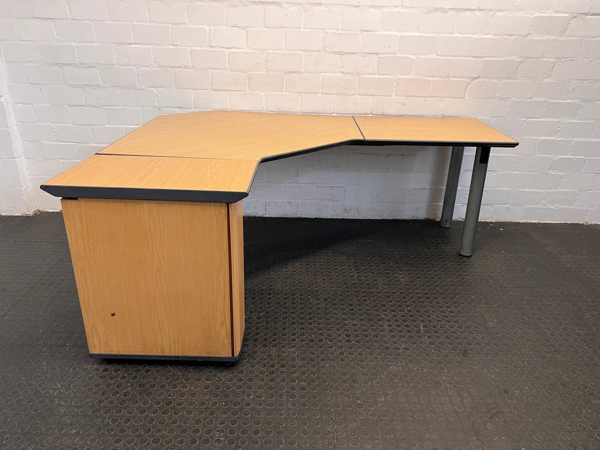 L-Shaped Desks with Credenza(LHS) - PRICE DROP
