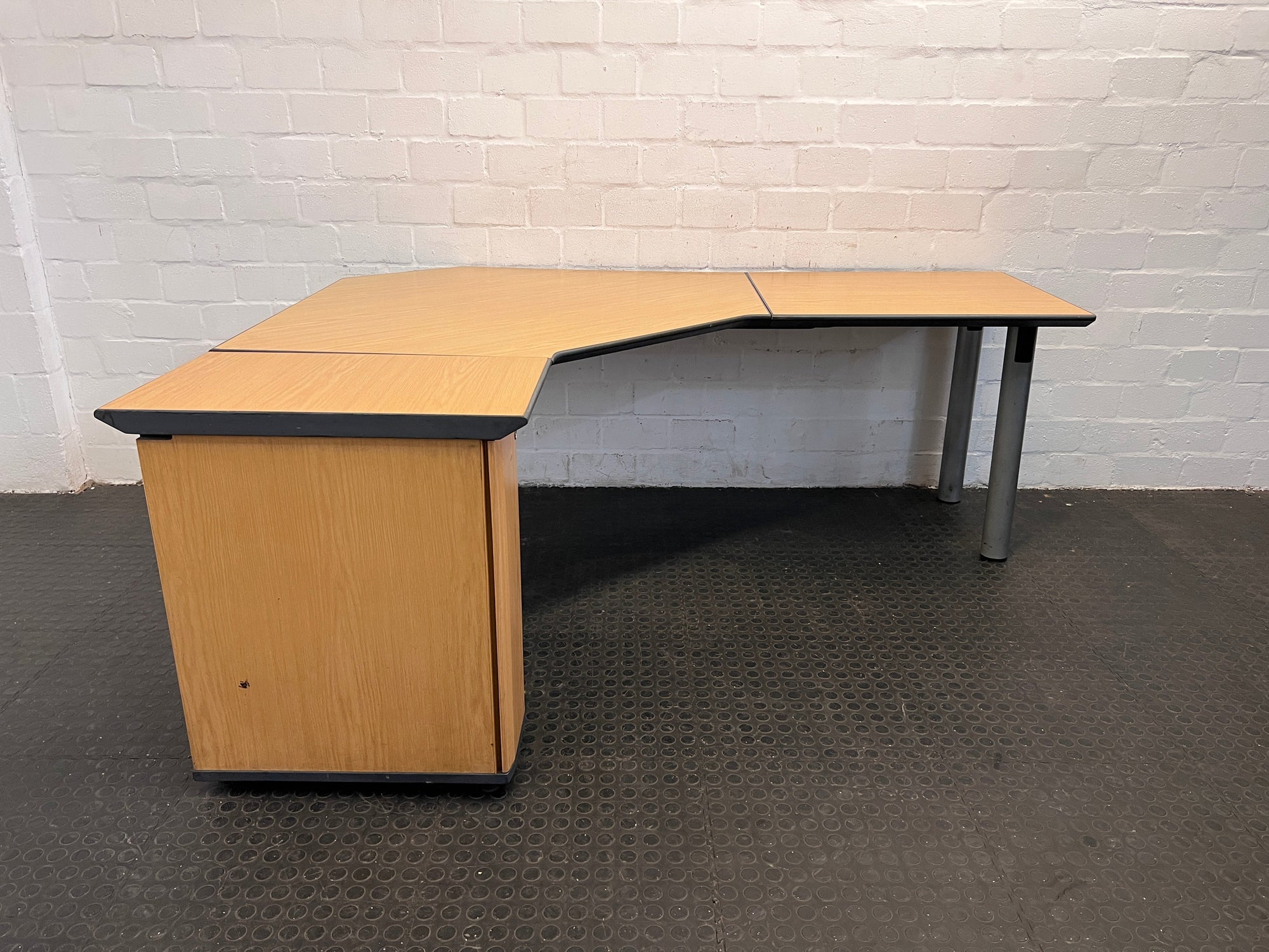 L-Shaped Desks with Credenza(LHS)