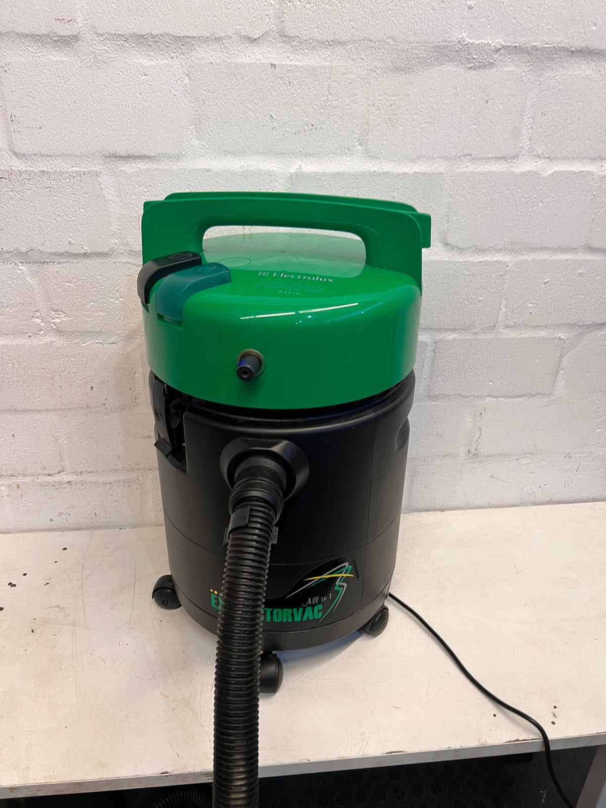 Electrolux All in One Extractorvac WDS3011 - 2ndhandwarehouse.com