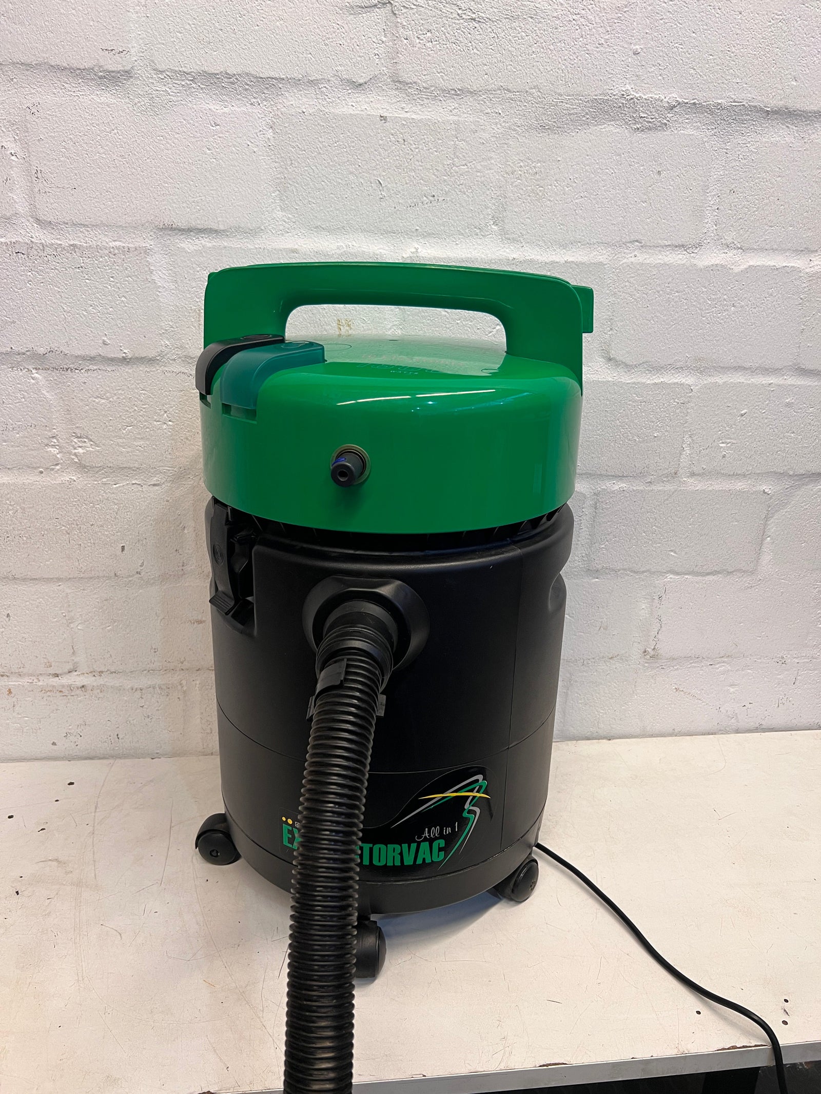 Electrolux All in One Extractorvac WDS3011 - 2ndhandwarehouse.com