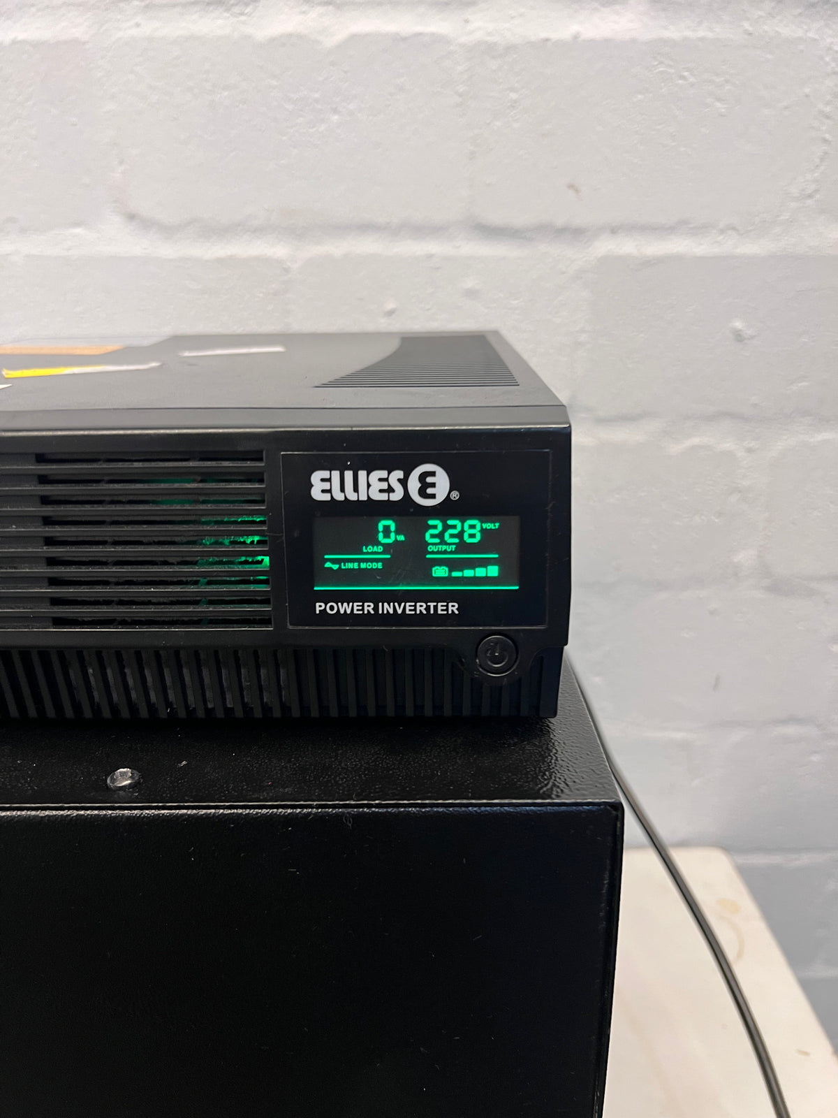 Ellies UPS/Inverter and Battery