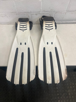 Black and White Tusa Swim Fins