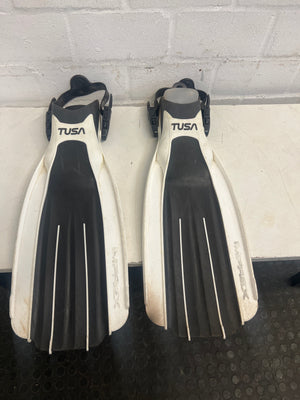 Black and White Tusa Swim Fins