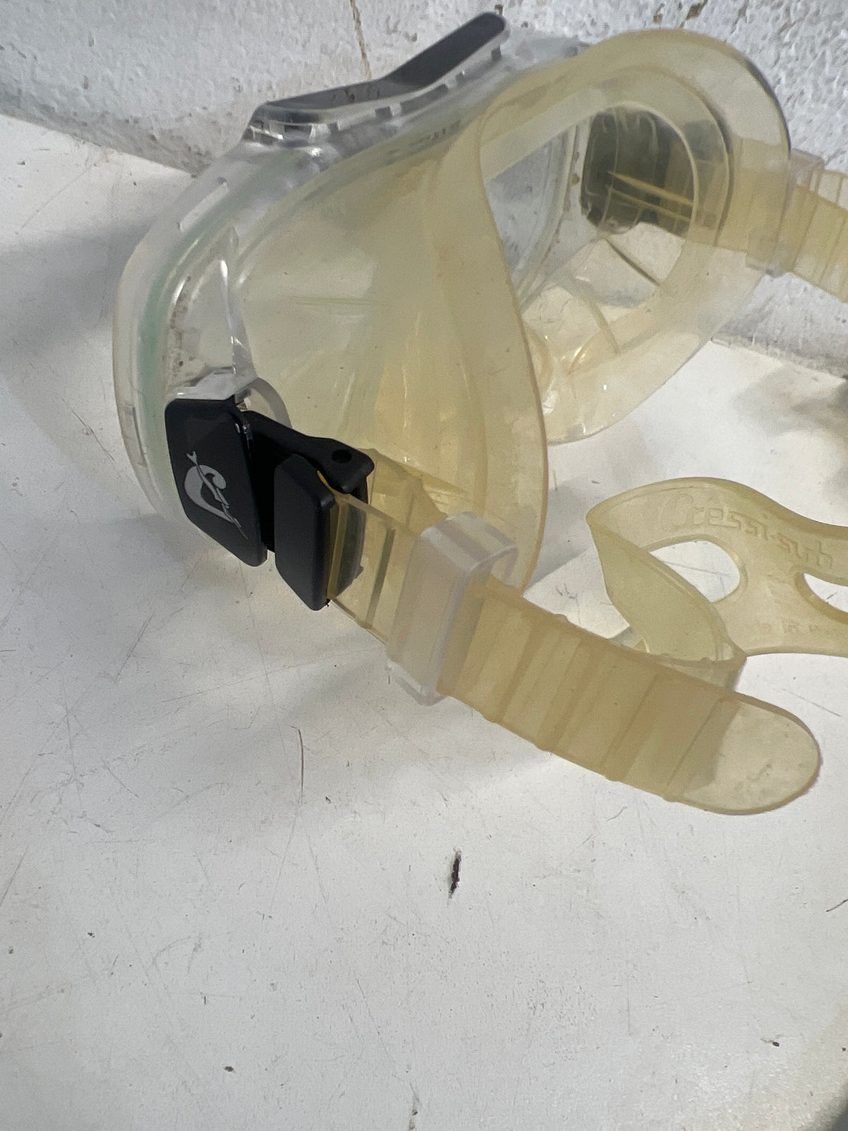 Scuba/Snorkeling Mask - 2ndhandwarehouse.com
