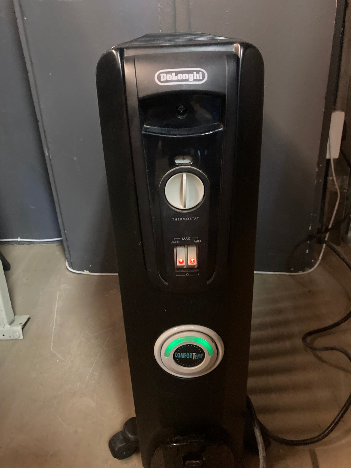 Black DeLonghi 14 Fin Oil Heater - PRICE DROP