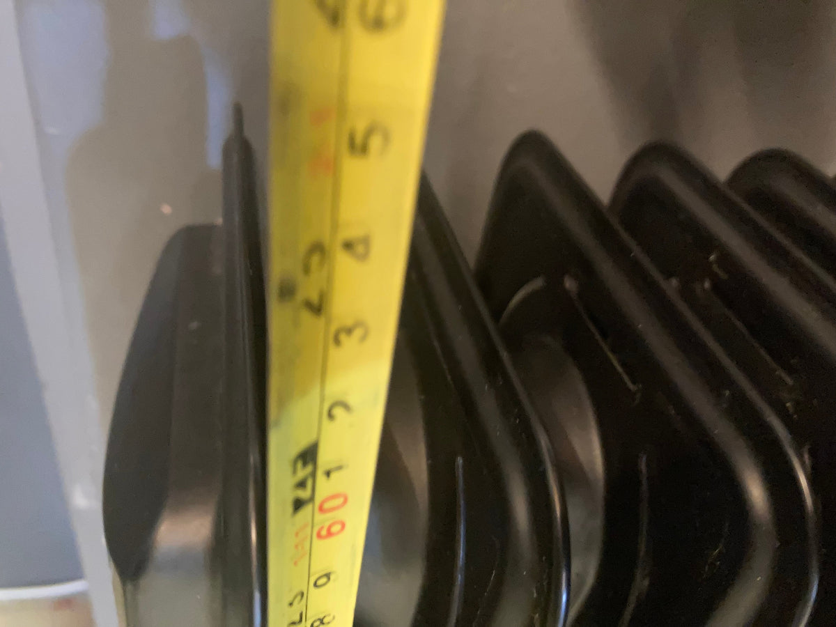 Black DeLonghi 14 Fin Oil Heater - PRICE DROP