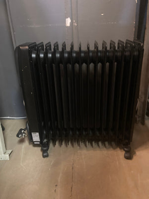 Black DeLonghi 14 Fin Oil Heater