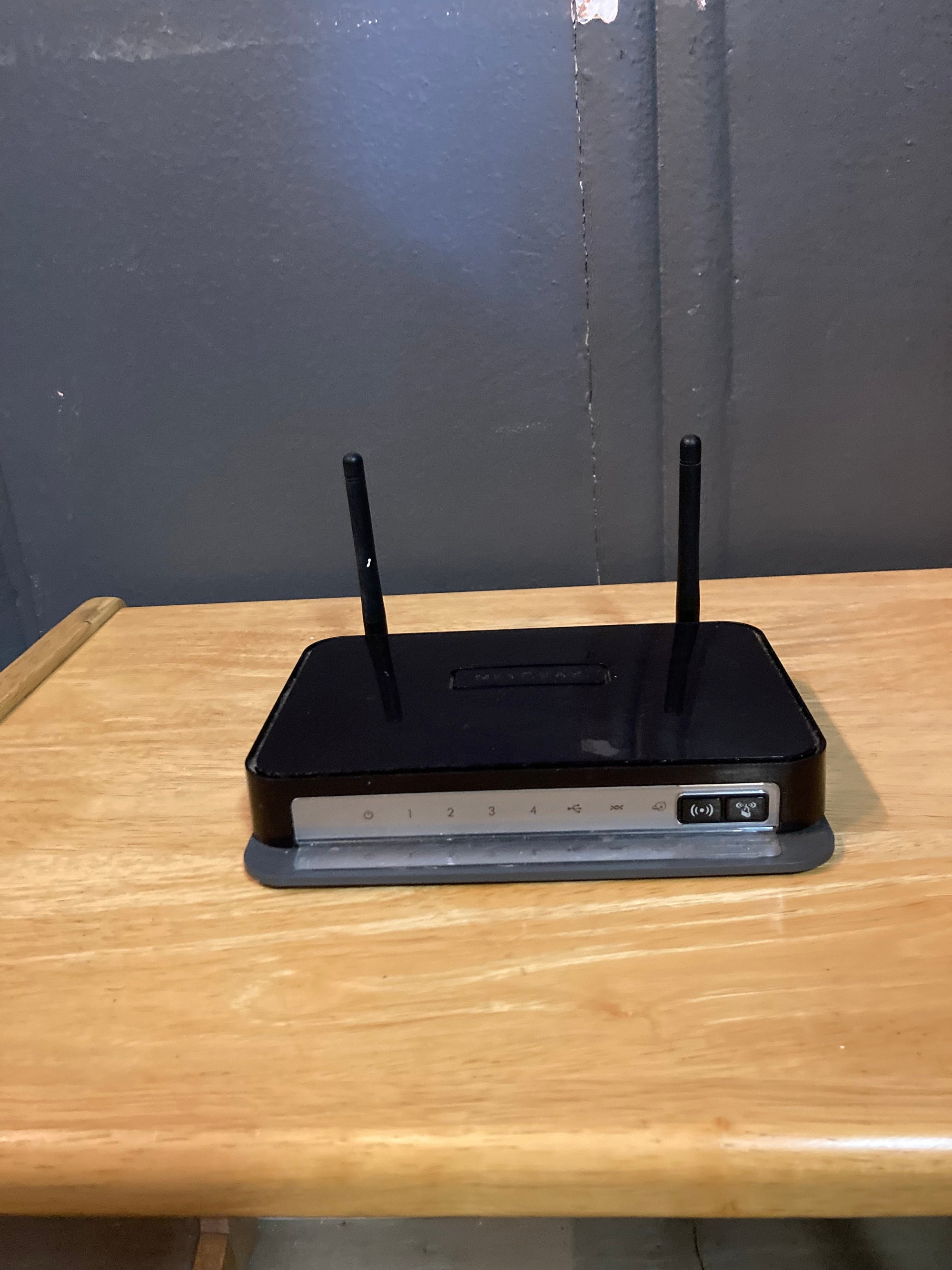 Netgear Wireless Router DGN220