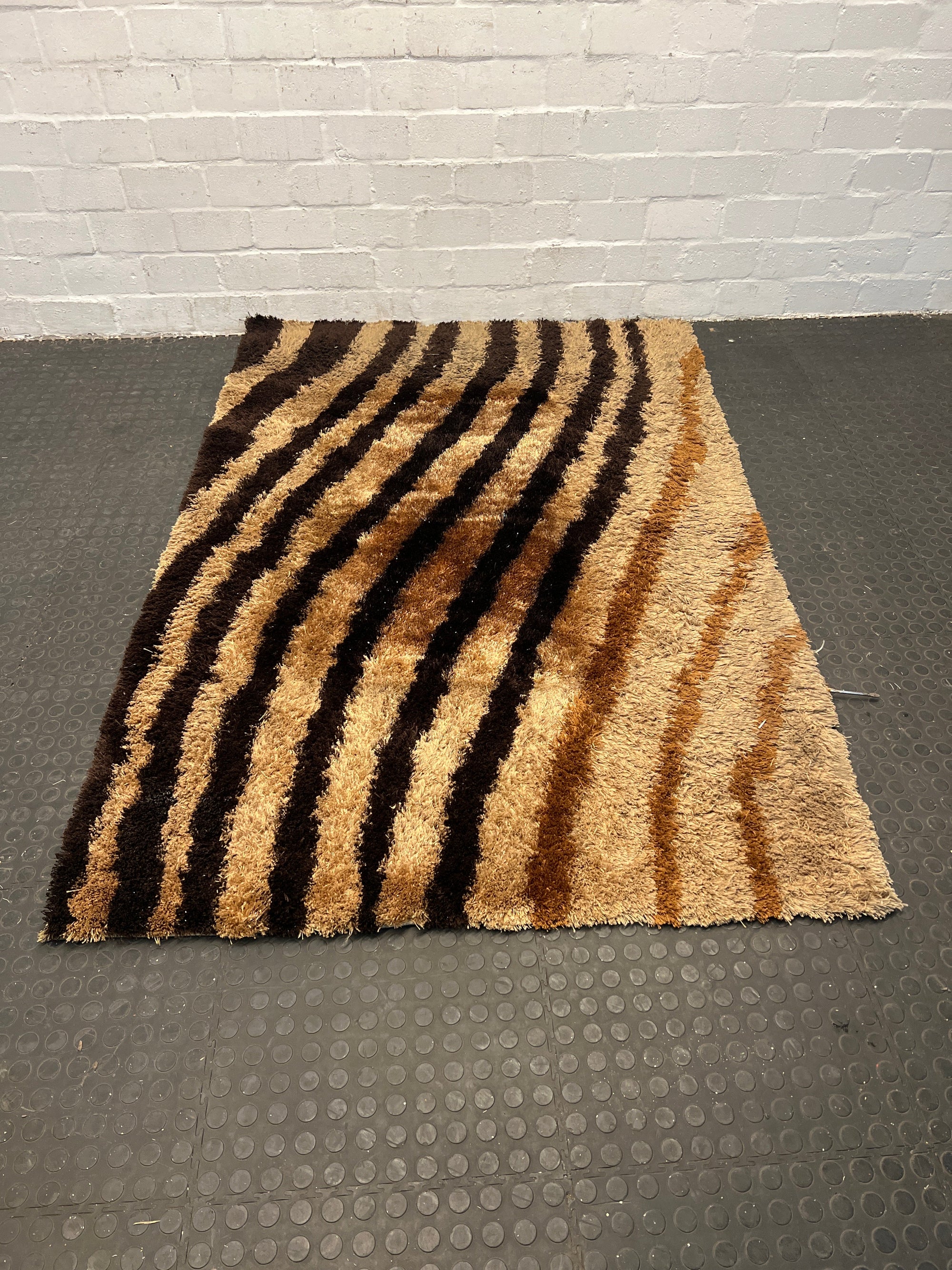 Light and dark brown rug 1.3m by 2.1m