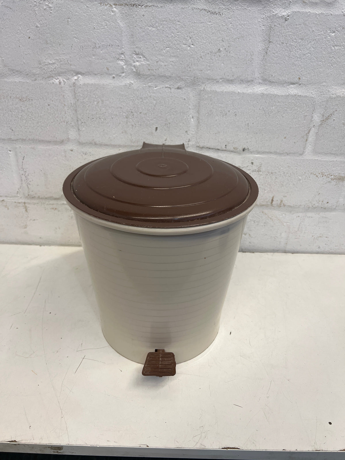 Cream and Brown Bin - 2ndhandwarehouse.com