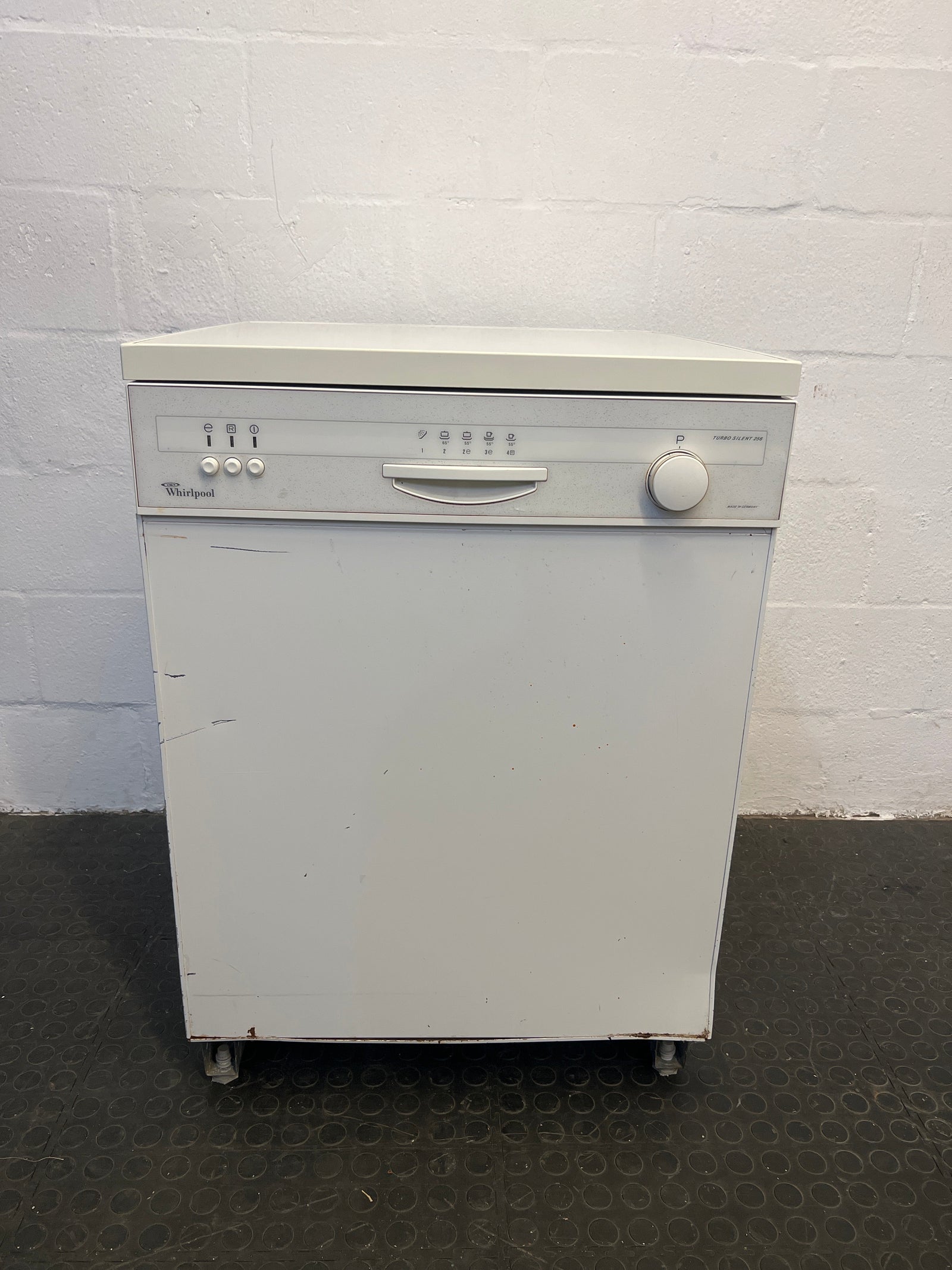 Whirlpool Dishwasher (ADP 256 DWX)