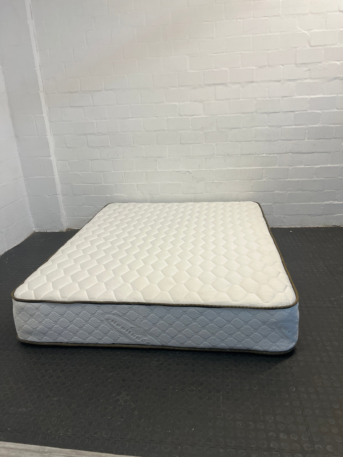 Health Beds Iron Man 150 Queen Mattress