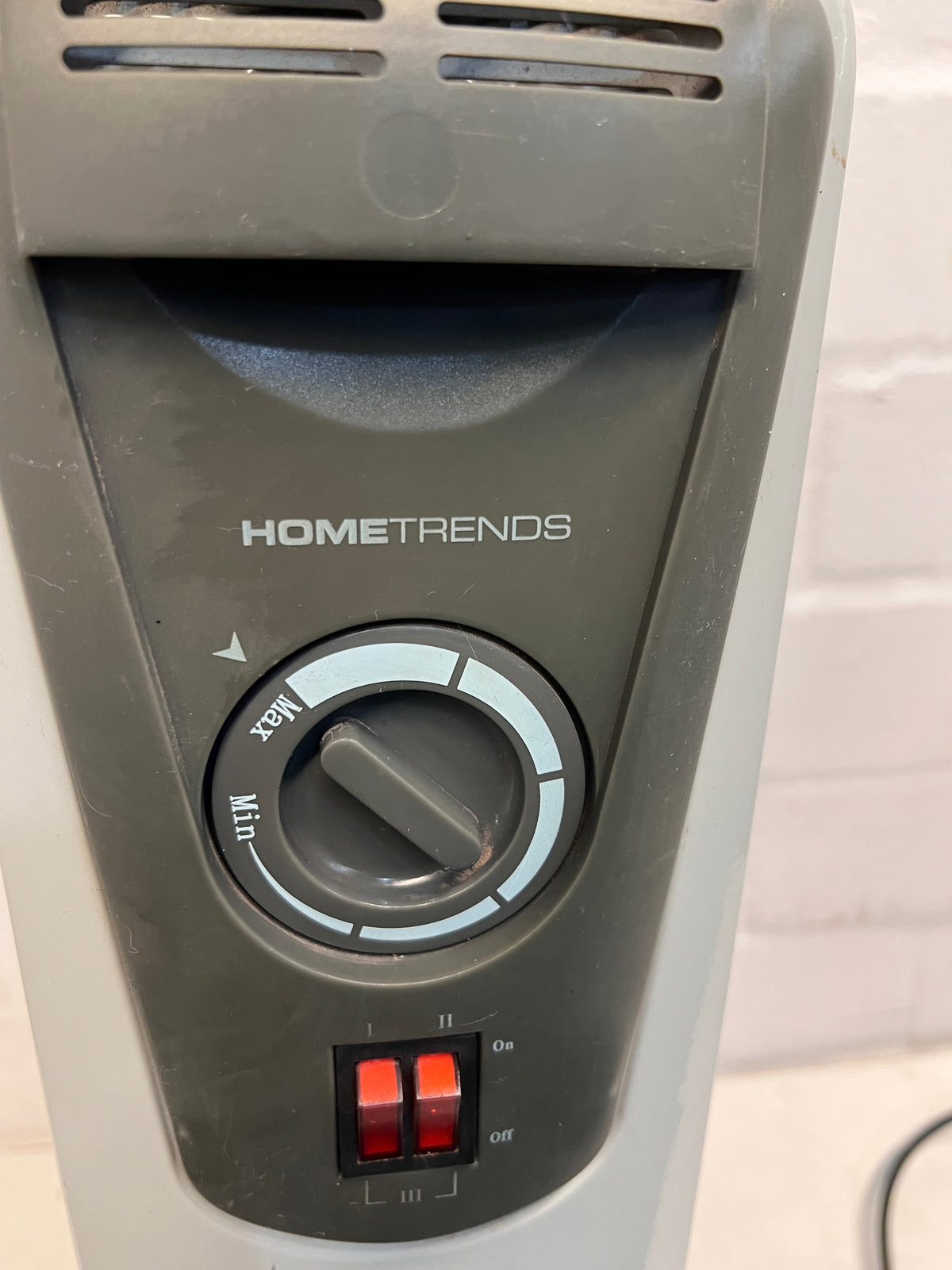 Hometrends Fin Oil Heater (Missing Wheel) - PRICE DROP