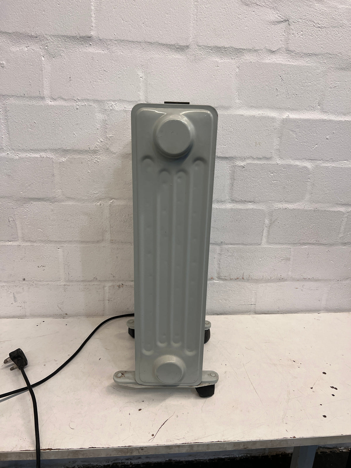 Hometrends Fin Oil Heater (Missing Wheel) - PRICE DROP